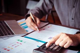 Poradna: Téměř celý život jsem pracoval a prý nebudu mít důchod